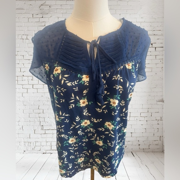 Daniel Rainn Tops - Daniel Rainn Flutter Short Sleeve Tassel Tie Top* Sz Petite Small NWT